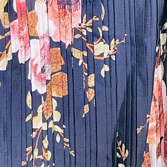 Bishop + Young Blue Floral Accordion Tank Top NWOT Size Small - Picture 7 of 8